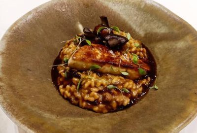 Arroz cremoso de setas y butifarra con escalopa de foie